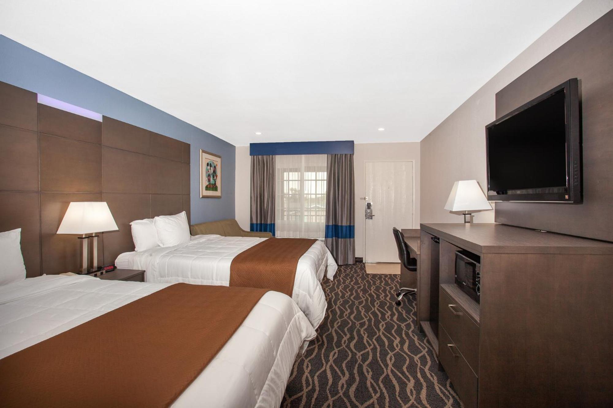 Queen Room Two Queen Beds Bath Tub Mobility Accessible or Non-Smoking,1280137534:JPEG