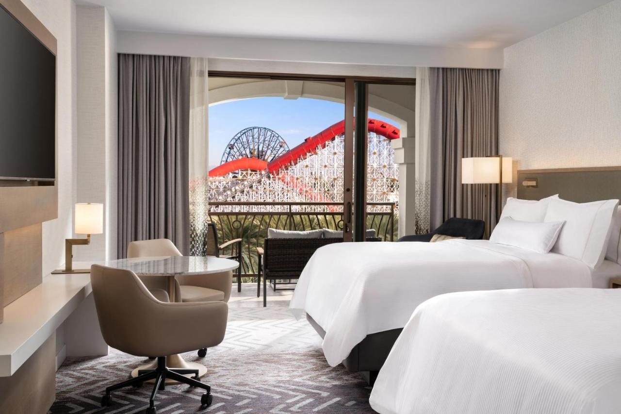 Queen Room Balcony Theme Park View Mobility Accessible Roll Shower,1542394321:JPEG