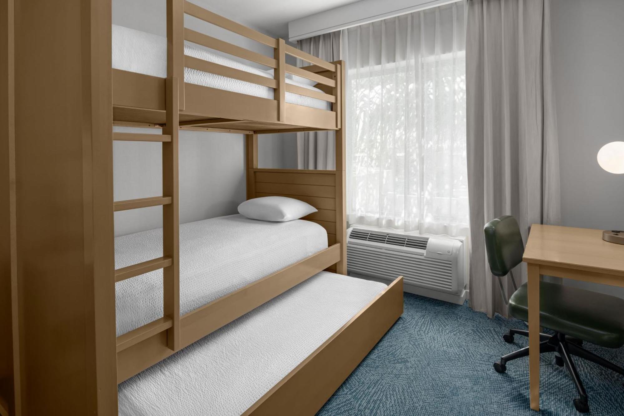 One-Bedroom King Suite Bunk Bed Trundle Non-Smoking,1642347585:JPEG